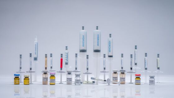 ملء جلدي لحمض الهيالورونيك المتصل بالشريط المتسلسلي يقدم دمجًا مثاليًا للأنسجة وتأثيرات ترطيب طويلة